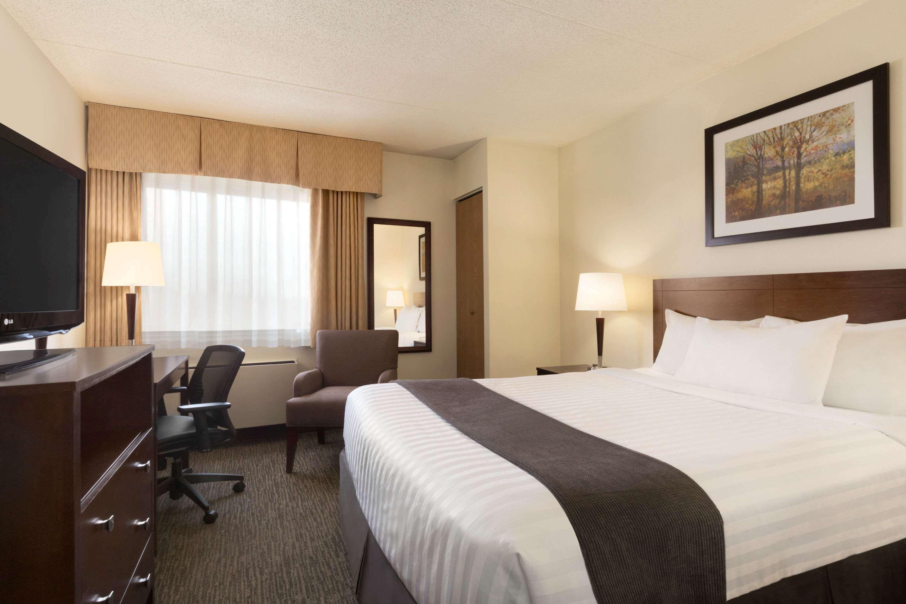 Travelodge By Wyndham Edmonton South Exterior photo