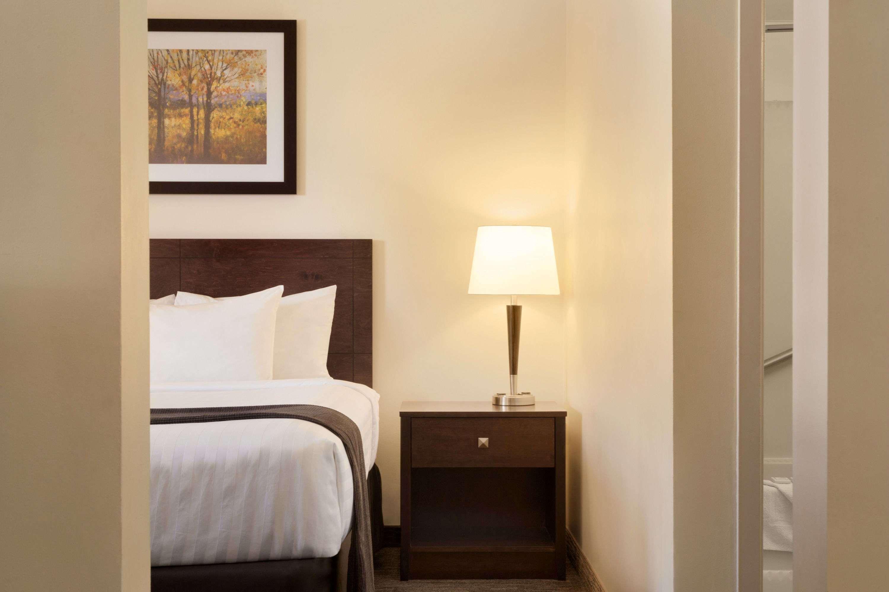 Travelodge By Wyndham Edmonton South Exterior photo