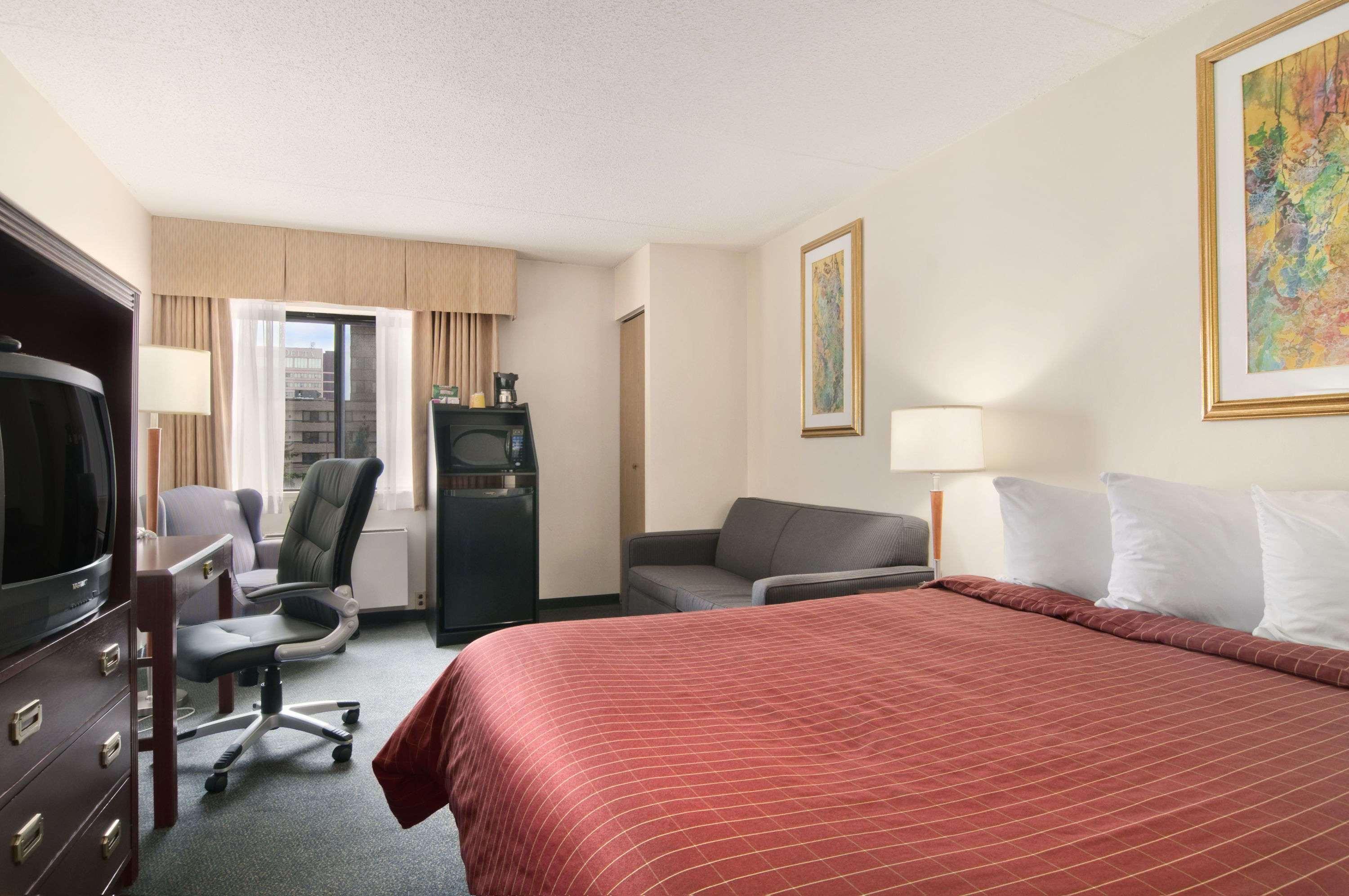 Travelodge By Wyndham Edmonton South Exterior photo
