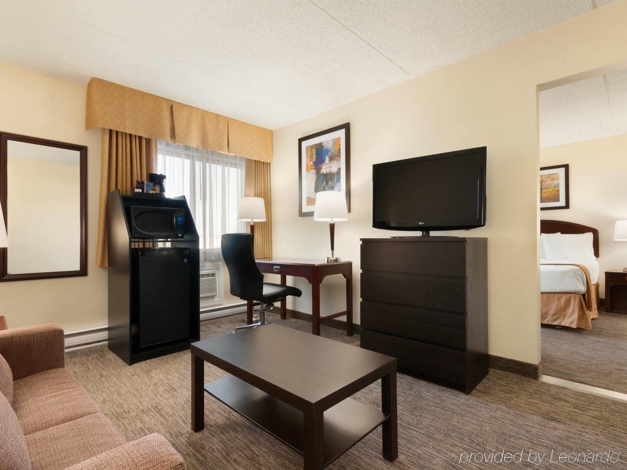 Travelodge By Wyndham Edmonton South Exterior photo