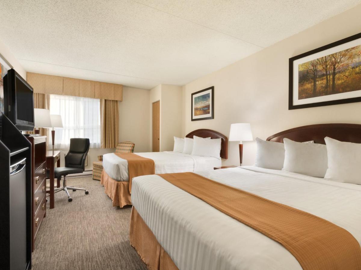 Travelodge By Wyndham Edmonton South Room photo